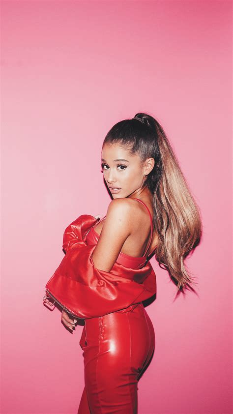 Hj35 Ariana Grande Pink Pose Music Girl Wallpaper