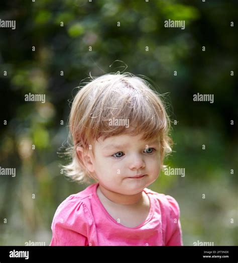 Sad Little Girl Cry Hi Res Stock Photography And Images Alamy