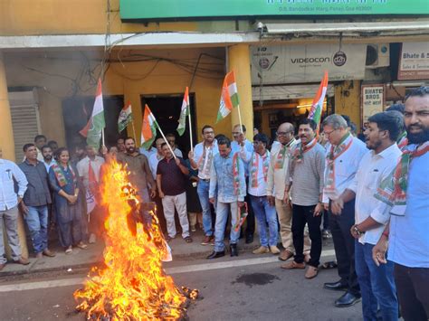 Goa Congress Burns Effigy Of Assam Cm Over Attack On Rahul Gandhis