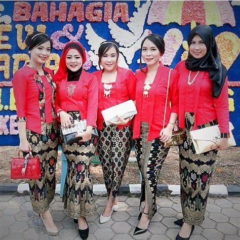 Maybe you would like to learn more about one of these? model kebaya merah kutubaru dengan rok batik prada ...