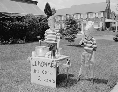These Vintage Photographs Celebrate The Simple Easygoing Fun Of Summers Past Vintage