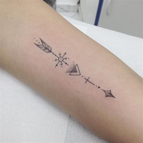 Best Arrow Tattoo Designs Meanings Good Choice For Arrow Tattoo On Wrist Tattoo