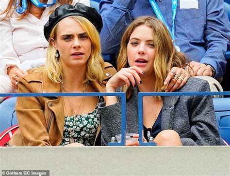 Cara Delevingne Wears Black Bikini Top To Go Surfing With Friends Readsector