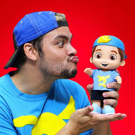 boneco lucas neto c som autobrinca online