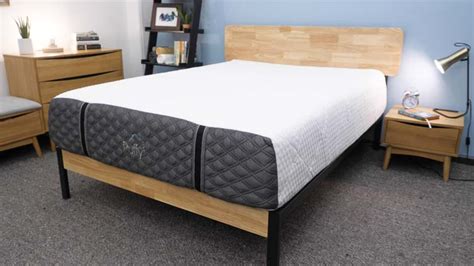 It's not so huge that you feel overwhelemed and confused with too many options, and it's not so small that you feel forced into. Puffy Royal Mattress Review | Sleepopolis