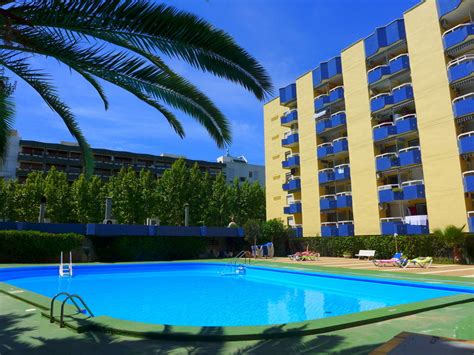 Apartamentos tss alboran is situated in salou city centre district of salou, 8 km from reus airport. APARTAMENTOS ALBORAN Salou - Tarragona