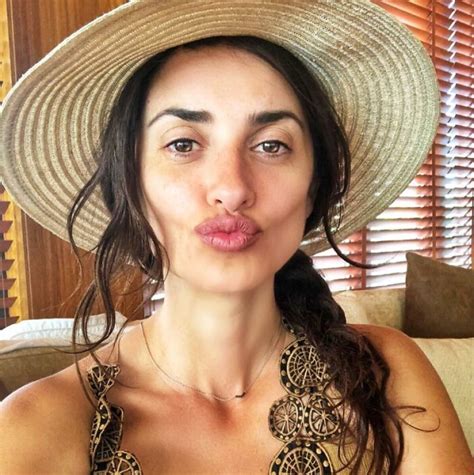 20 Stunning Photos Of Celebrities Embracing Their Natural Looks Pictolic