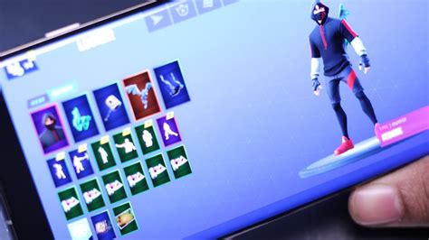 How To Reedem Galaxy S10 Iconic Skin And Emote Free In Fortnite Youtube