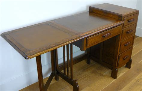 Charming Early 1930s Vintage Oak Desk