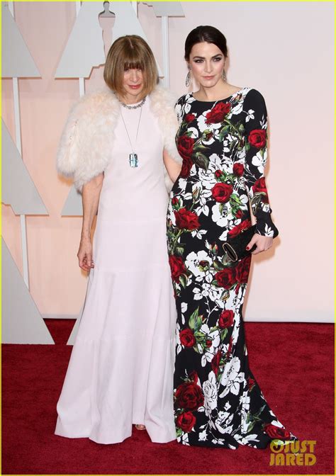 Anna Wintour Wore Her Sunglasses Inside At The Oscars Photo 3312026 Anna Wintour Bee