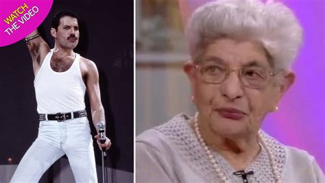 Freddie Mercurys Mother Jer Spoke Out About Love Of His Life Mary