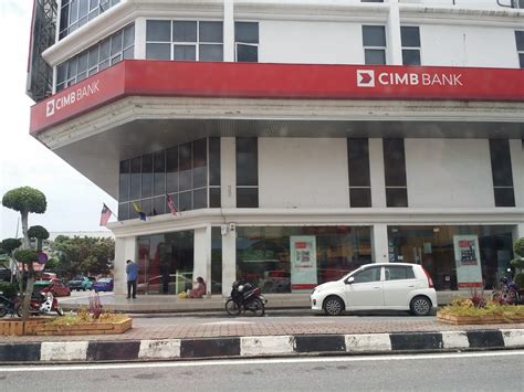 Seorang pegawai wanita bagi borong, sambil ajar aku cara nak isi. You & I are under one sky: Cara-cara membuka akaun CIMB ...