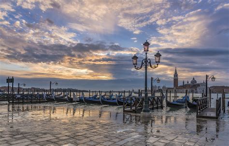 Wallpaper Italy Lantern Venice Channel Gondola Images For Desktop