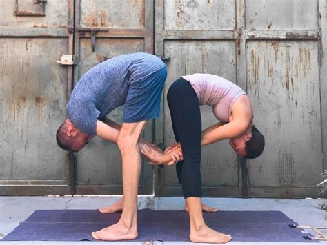 couples yoga poses 23 easy medium hard yoga poses for two people