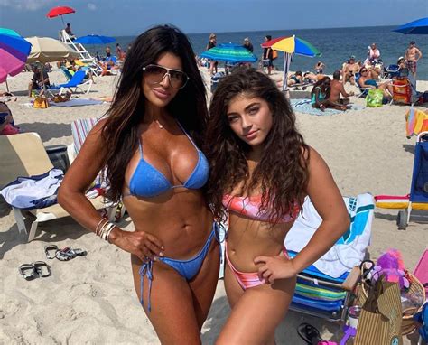 Rhonj Teresa Giudice Blasted For Taking Daughter To Crowded Beach Amid Pandemic