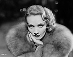 Marlene Dietrich, femme fatale de Hollywood y Doodle del día