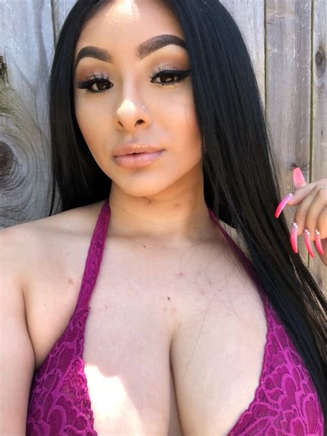 Sexy Curvy Latina Escort In Los Angeles