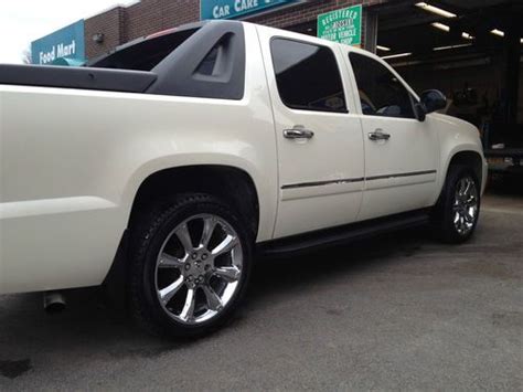Located at phillips chevrolet, 9700 west lincoln highway, frankfort, il 60423. Sell used 2010 Chevy Avalanche LTZ, pearl white, 22 ...