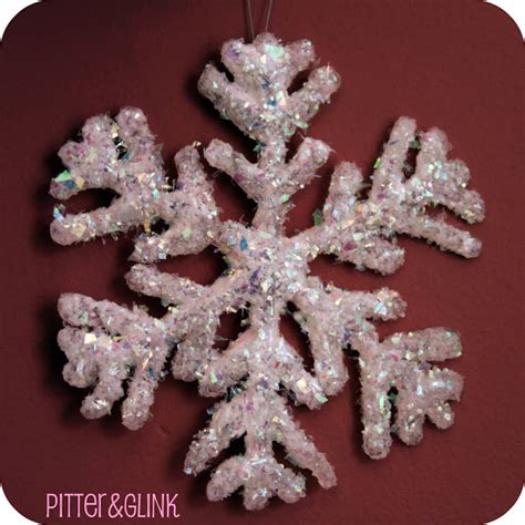 Christmas Diy Adorable Glittery Glue Gun Snowflakes Better Housekeeper