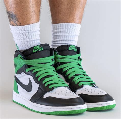 Official Photos Of The Air Jordan 1 High Og “lucky Green” Sneaker Combos