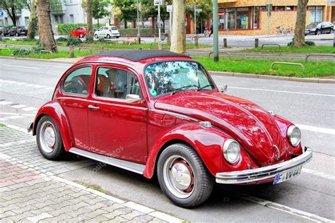 Volkswagen Beetle Stock Editorial Photo © Artzzz 42419673