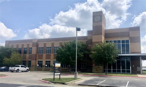 Leander Isd School Board Officials Discuss Book Club Selection Review