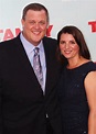 Billy Gardell 2024: Wife, net worth, tattoos, smoking & body facts - Taddlr
