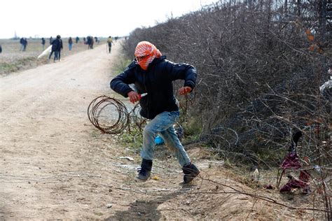 In Pictures Migrant Crisis At Greece S Doorstep Telegraph India
