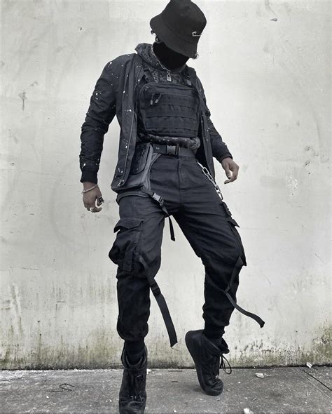 Techwear In 2021 Techwear Outfits Techwear Fashion Cyberpunk Clothes