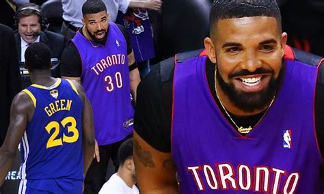 Drake Wears Vintage Toronto Raptors Jersey Of Steph Curry S Father Dell To Game One Of Nba Finals