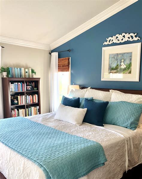 10 Blue Accent Wall Bedroom Decoomo
