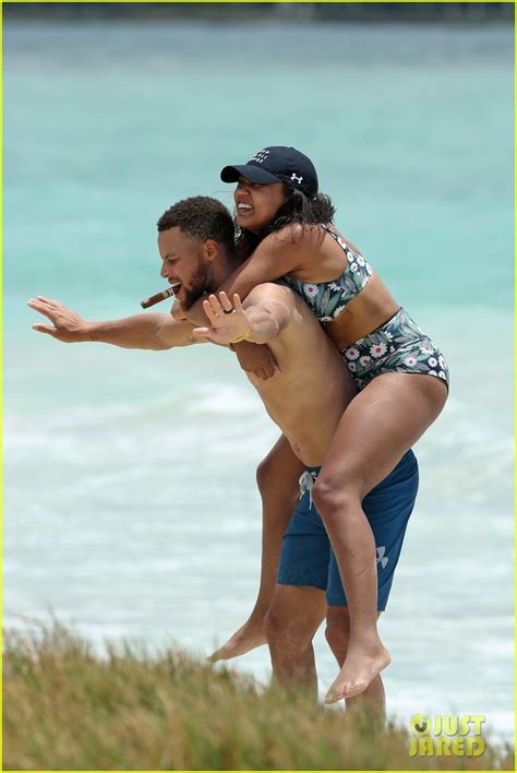 Shirtless Stephen Curry Hits The Beach With Wife Ayesha Photo 3918191