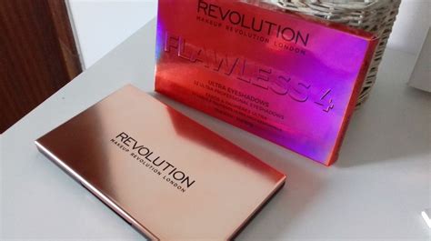 Review Paleta Makeup Revolution Flawless 4 Hold My Skirt