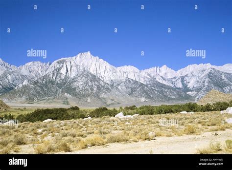 Eastern Sierra Nevada Mountains Grey Jagged Mountain Peaks Cliffs Over