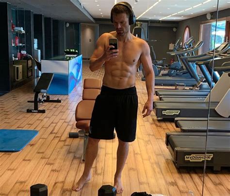 See what chad brock (chadebrock) has discovered on pinterest, the world's biggest collection of ideas. Guess The Shirtless Celeb With The Ridiculously Ripped Abs ...
