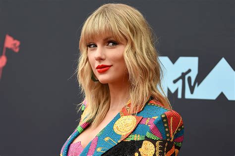 Taylor Swift Announces 2020 Lover Festival See All The Dates
