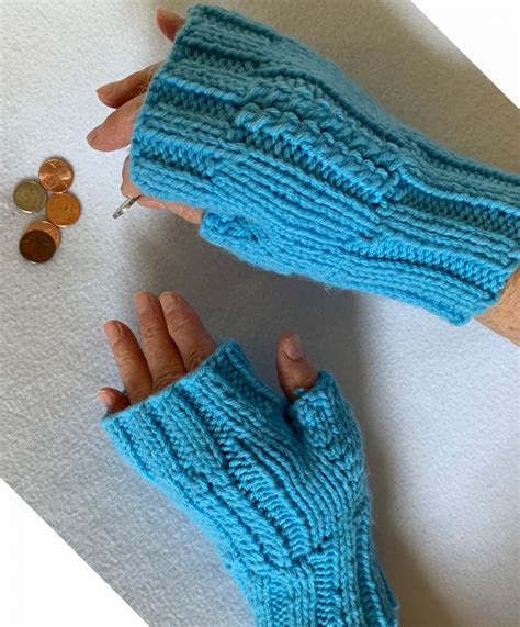 Thumbless Mitts — Frugal Knitting Haus