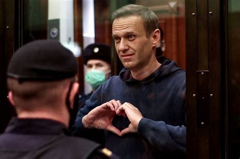 Aleksei navalny's wife, doctor and colleagues have sounded an anguished alarm that the incarcerated kremlin critic's health is rapidly deteriorating and his heart could stop any minute. Russische Kremlincriticus Navalny in hongerstaking | Het ...