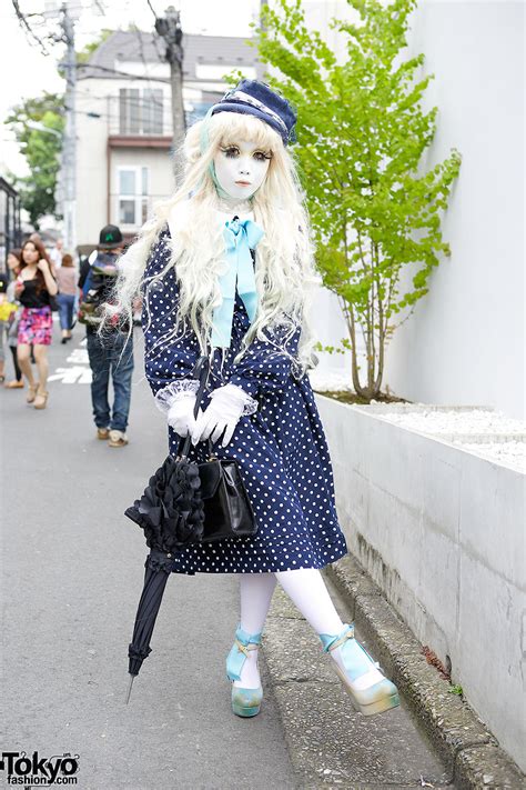 Japanese Shironuri Artist Minori On The Street In Harajuku In Summer Of