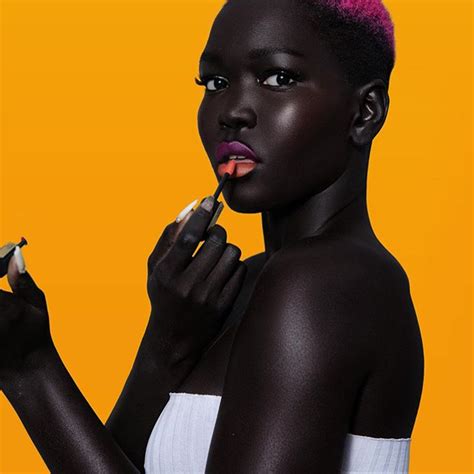 Qui Est Nyakim Gatwech La Femme à La Peau La Plus Noire Du Monde Black Bella Magazine