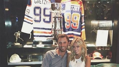 Hockey Legend Gretzkys Daughter Engaged To Golf Great
