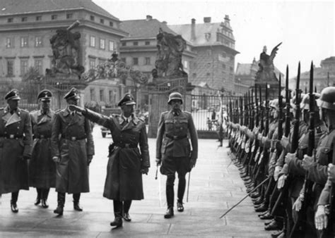 An alternate version of life in the u.s. Heinrich Himmler: Realita vs. alternativní svět | The Man ...