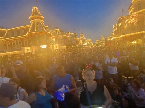 Guest Service Lines Sprawl As Disney Genie Mishaps Continue To Arise