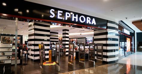 Should You Try On Makeup At Sephora During Coronavirus?