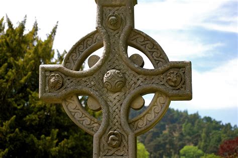 Why I Am Catholic What Figures Are On This Celtic Cross