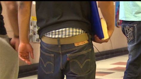 Residents In Chicago Suburb Call For Ordinance Banning Saggy Pants