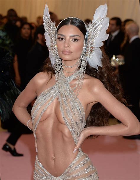 Emily Ratajkowski Tits In Sexy Outfit 10 Photos The Fappening
