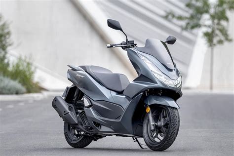 New Honda Pcx125 Britains Favourite Scooter Gets Updated For 2021 Mcn