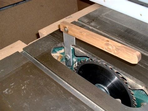 It includes independent sides and full 4 dust collection. How To: Make Your Own Table Saw Splitter/Blade Guard | Table saw blades, Table saw, Table saw fence