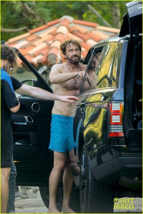 Photo Gerard Butler Shirtless After Surf Session Photo